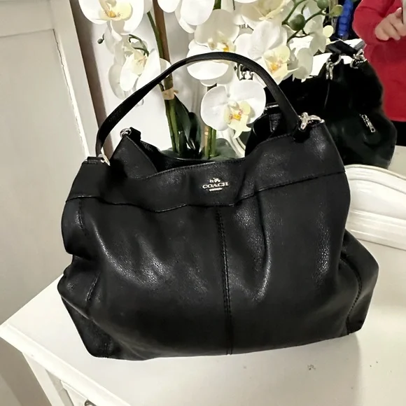 Coach Black Leather Shoulder Bag with Pebbled Texture - Picture 9 of 14